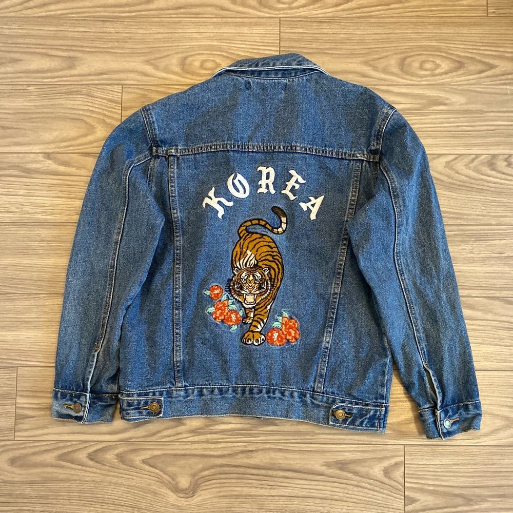 Embroidered denim jacket Sz M